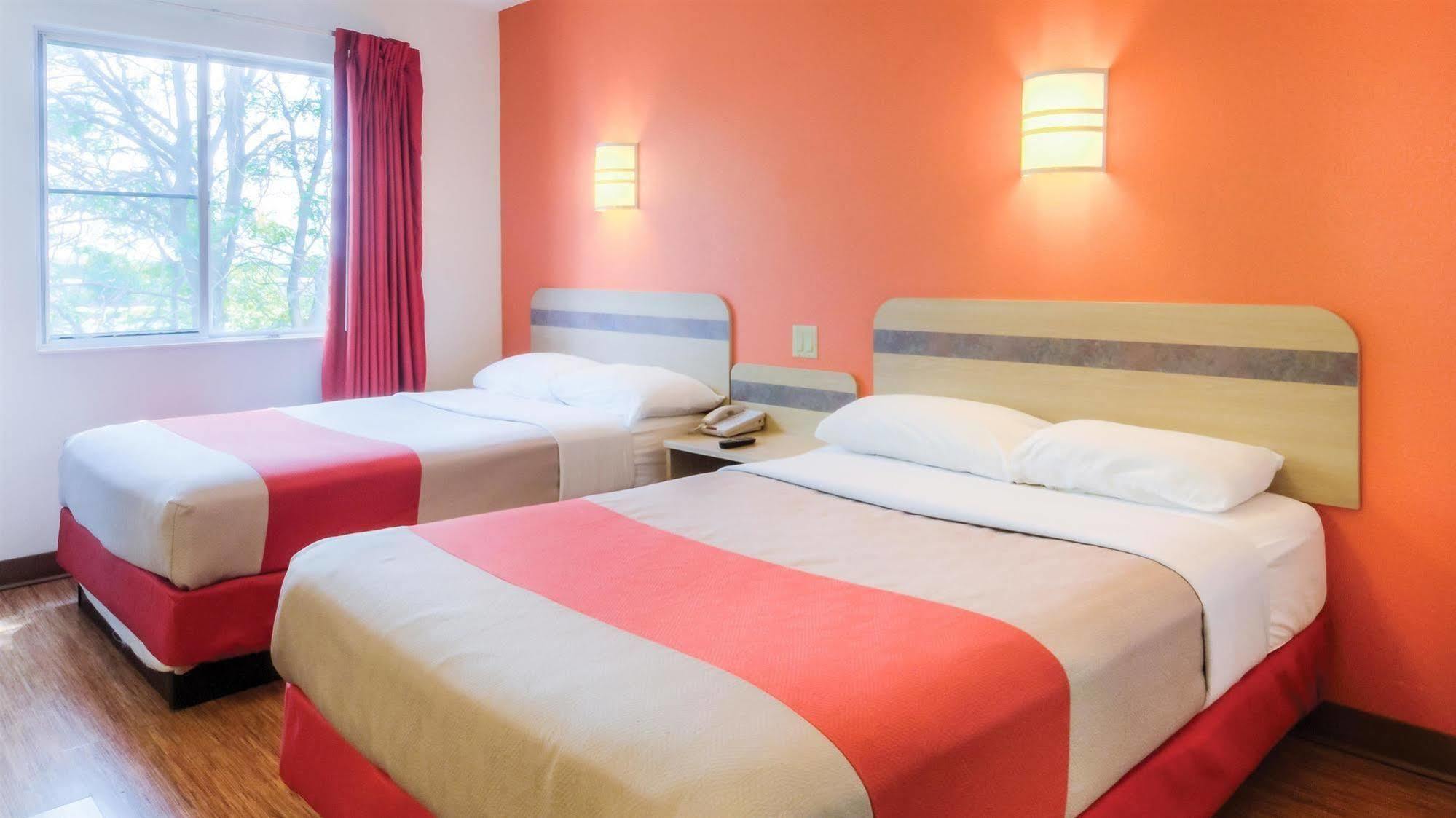 Motel 6-Baraboo, Wi - Lake Delton-Wisconsin Dells ภายนอก รูปภาพ